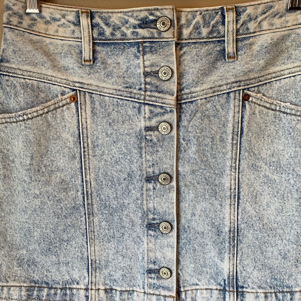 Abercrombie & Fitch High Rise Acid Wash Denim Mini Skirt - Picture 5 of 13